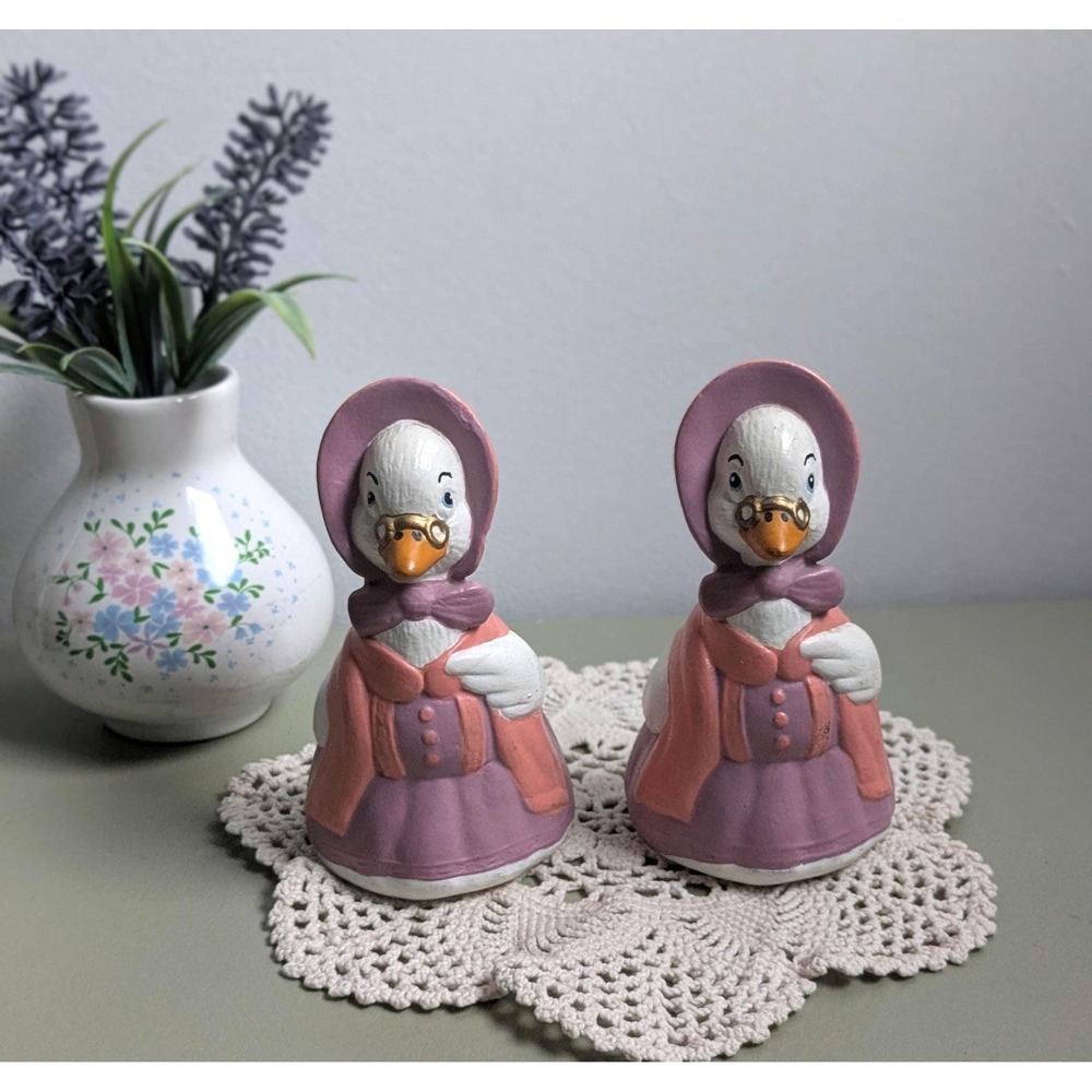 Vintage Goose Duck Salt Pepper Shakers Pink Bonnet Ceramic Pair Cottagecore